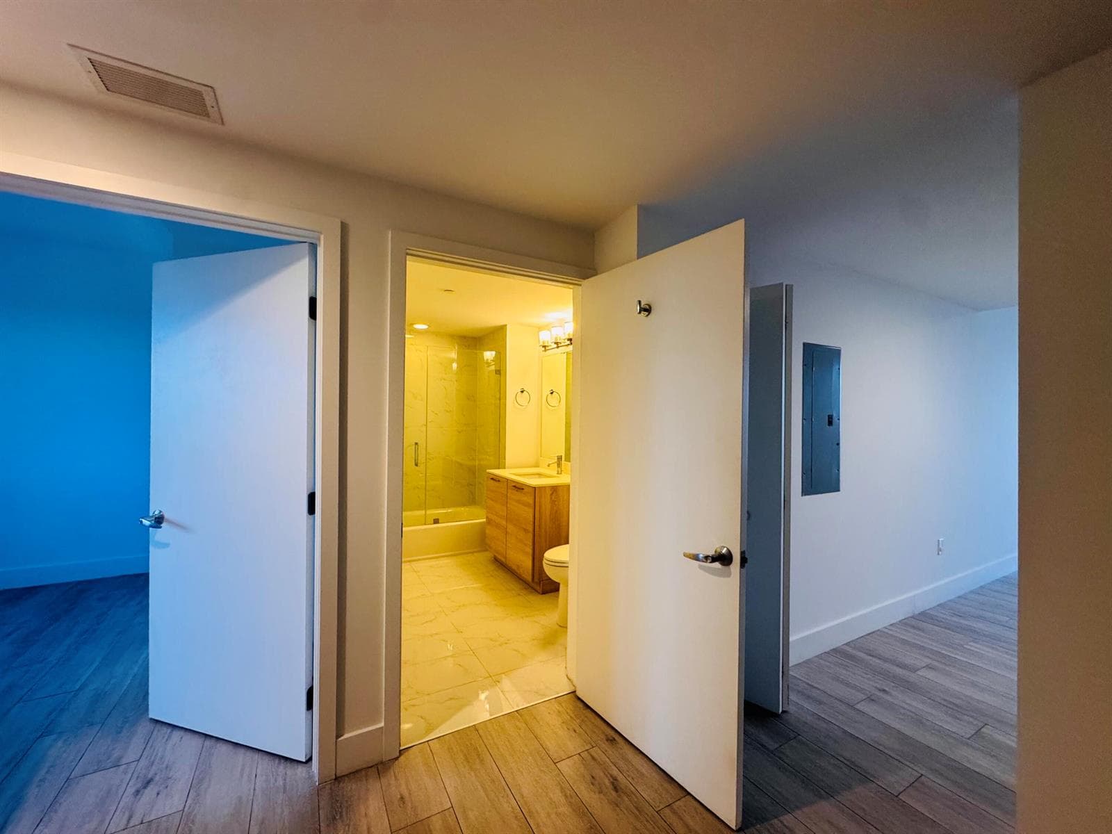 16385 BISCAYNE Boulevard 1204 photo 22