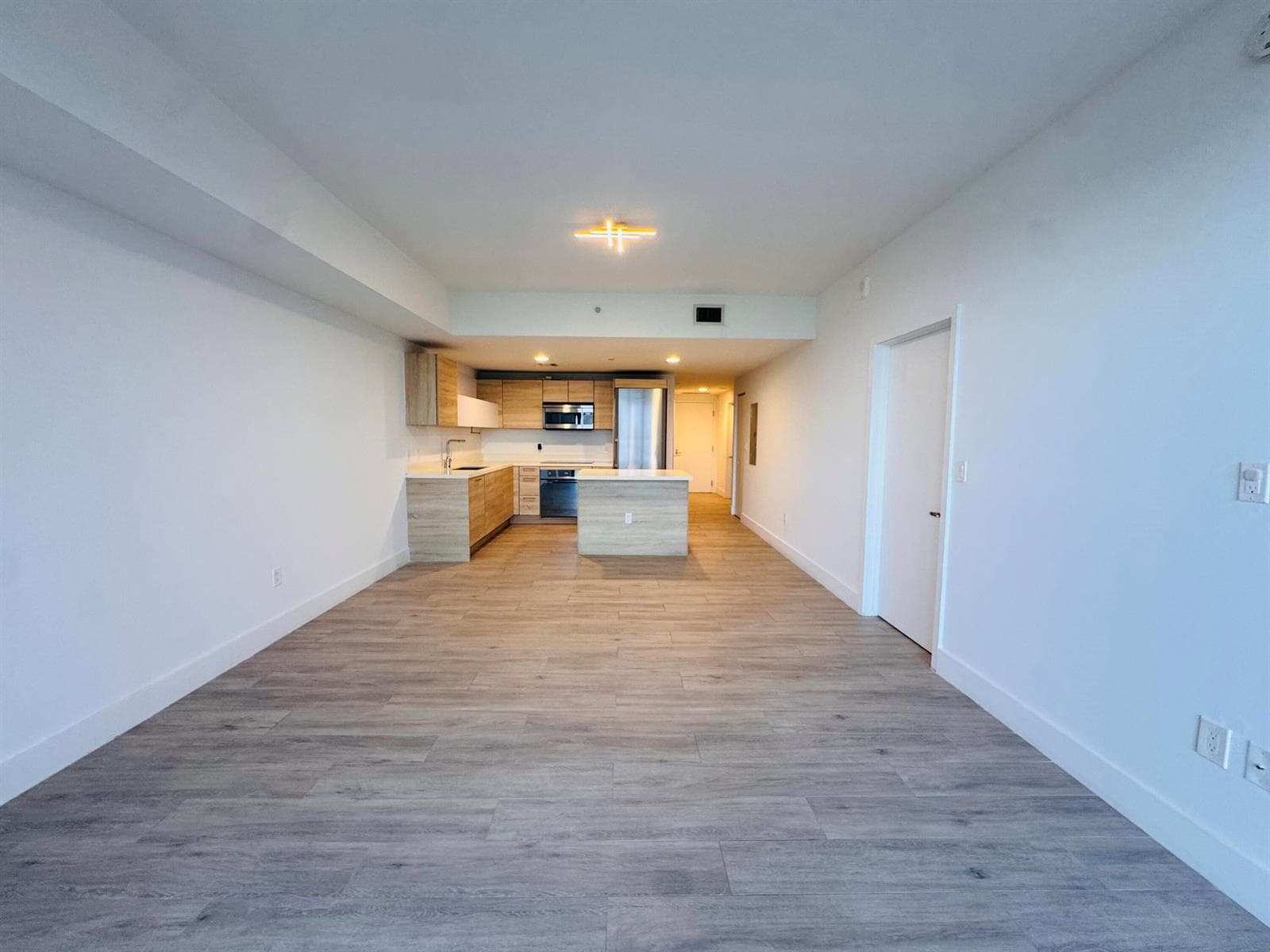 16385 BISCAYNE Boulevard 1204 photo 7