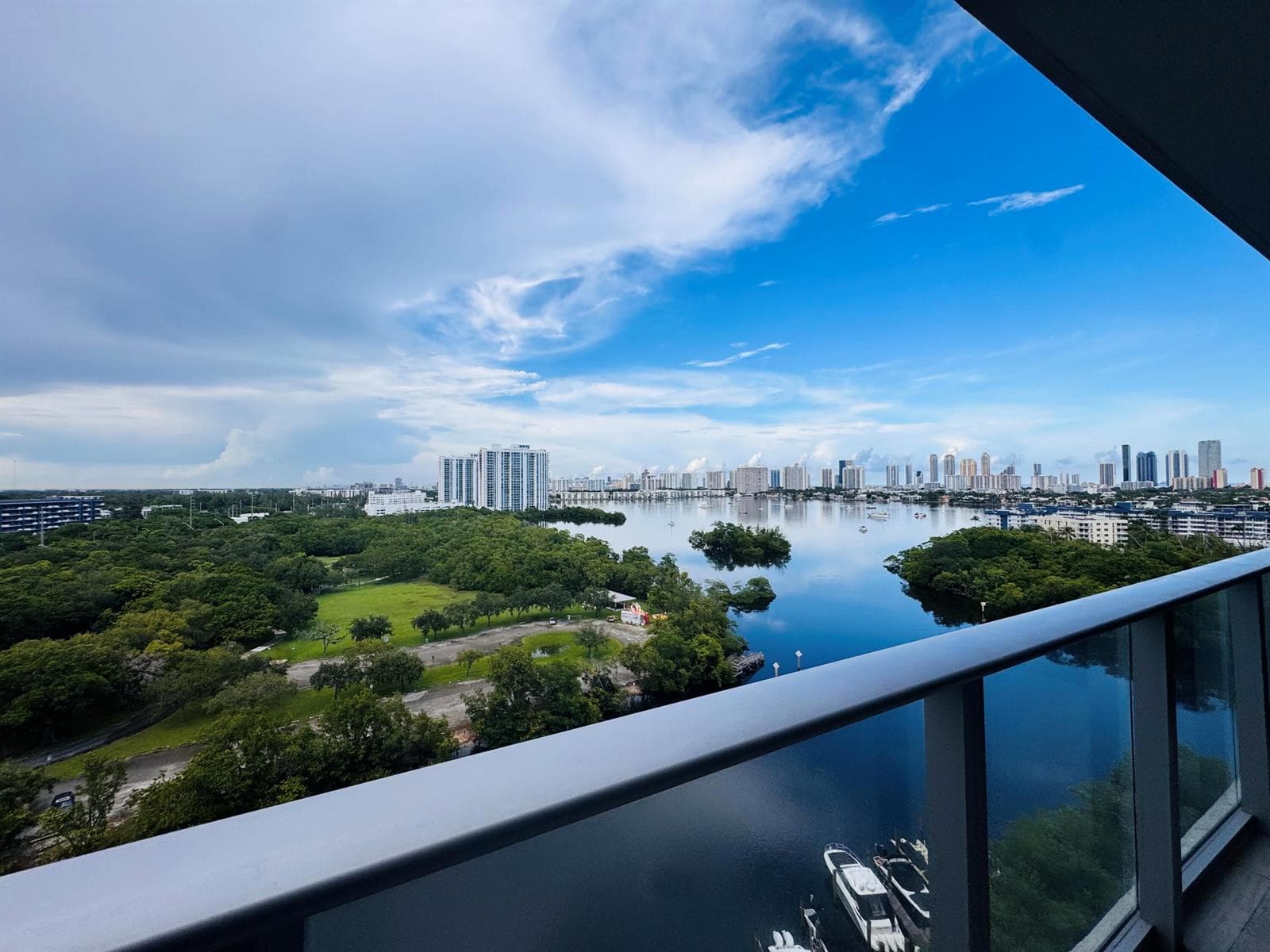 16385 BISCAYNE Boulevard 1204 photo 1