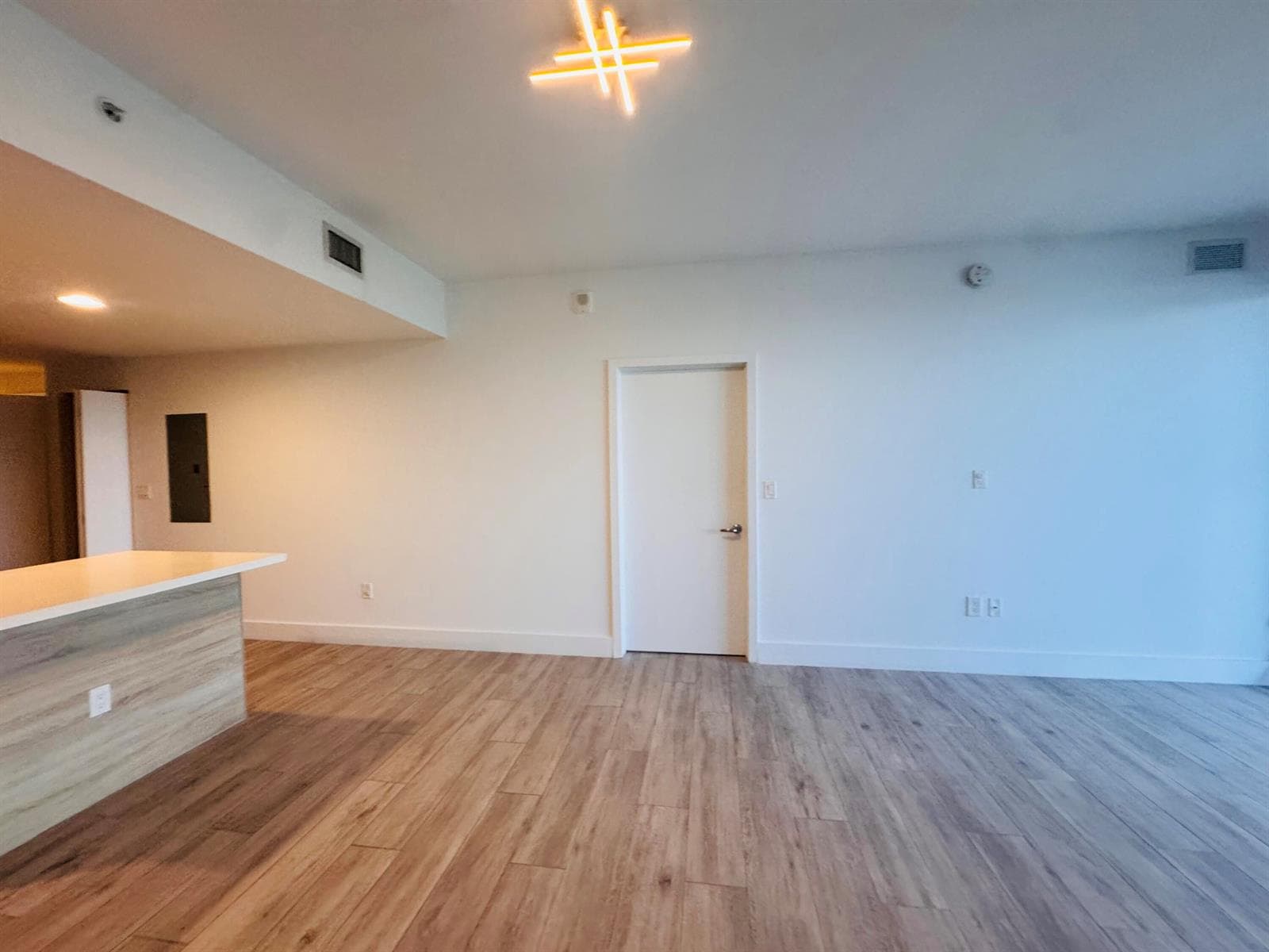 16385 BISCAYNE Boulevard 1204 photo 24