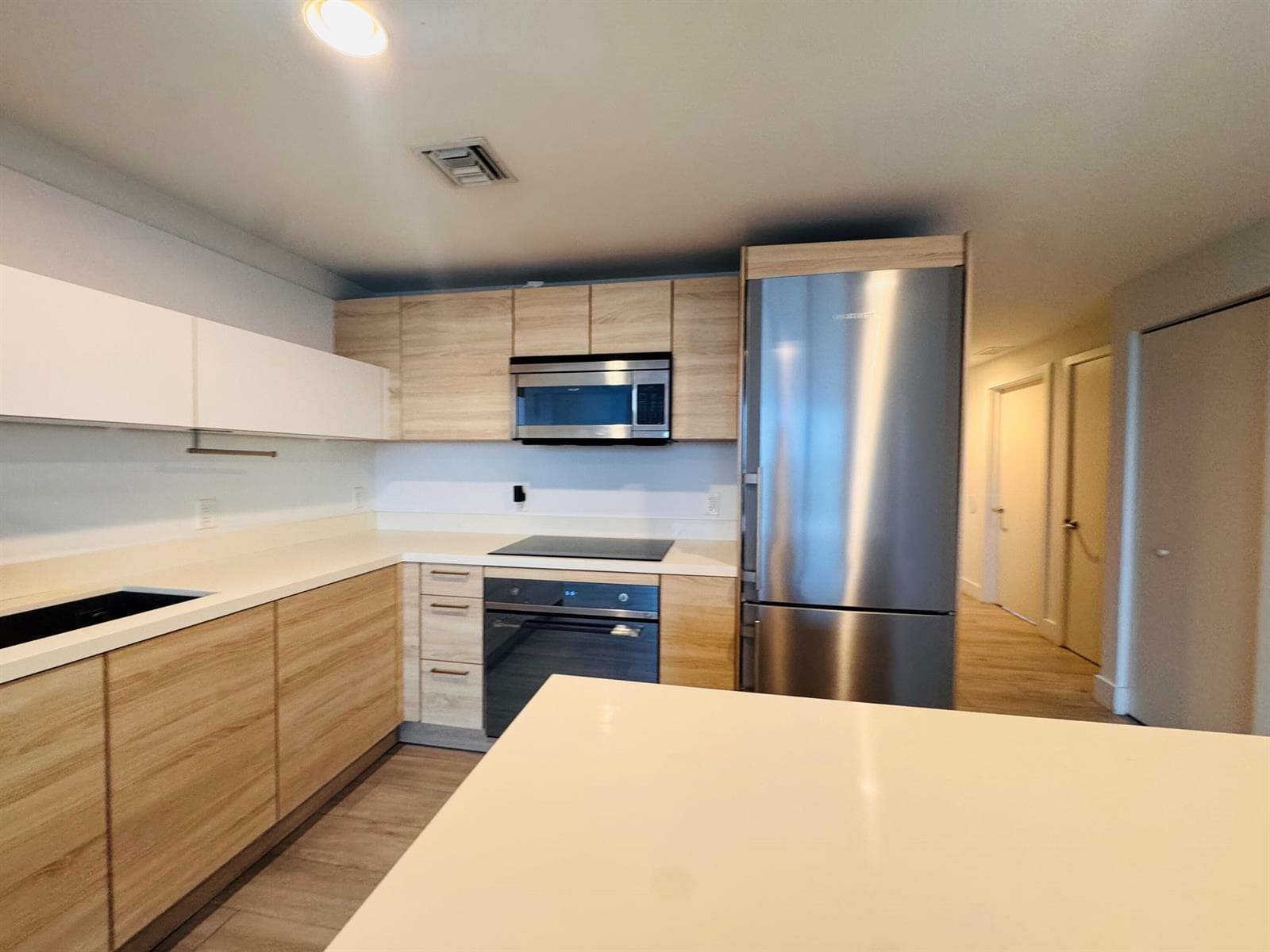 16385 BISCAYNE Boulevard 1204 photo 11