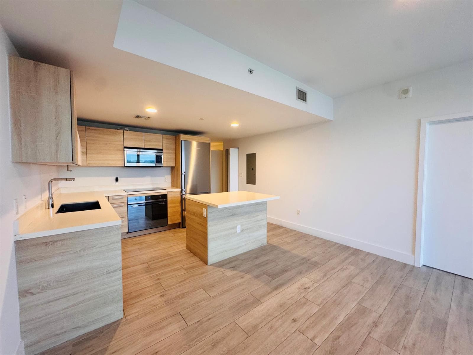 16385 BISCAYNE Boulevard 1204 photo 25