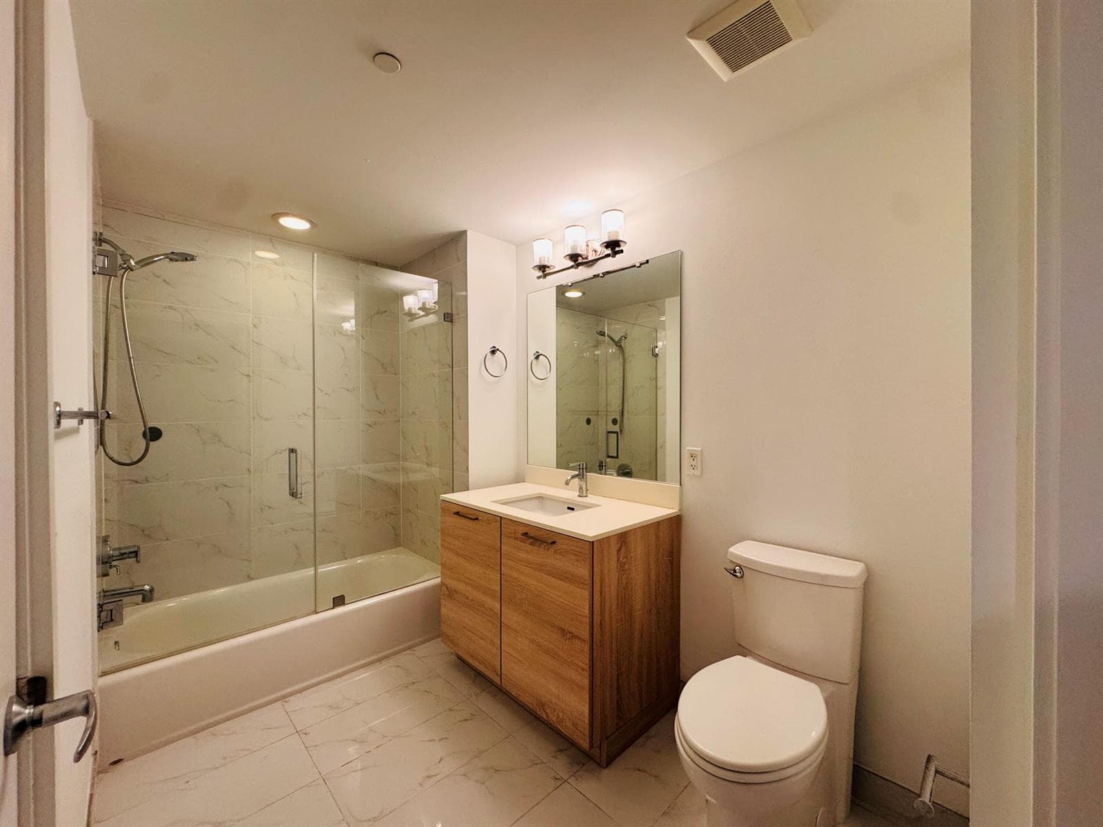 16385 BISCAYNE Boulevard 1204 photo 21