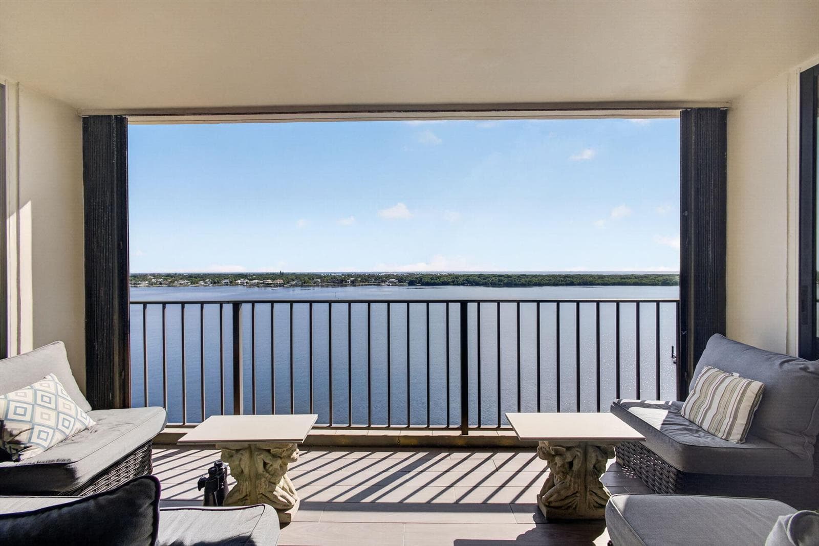 126 LAKESHORE Drive 1125 photo 2
