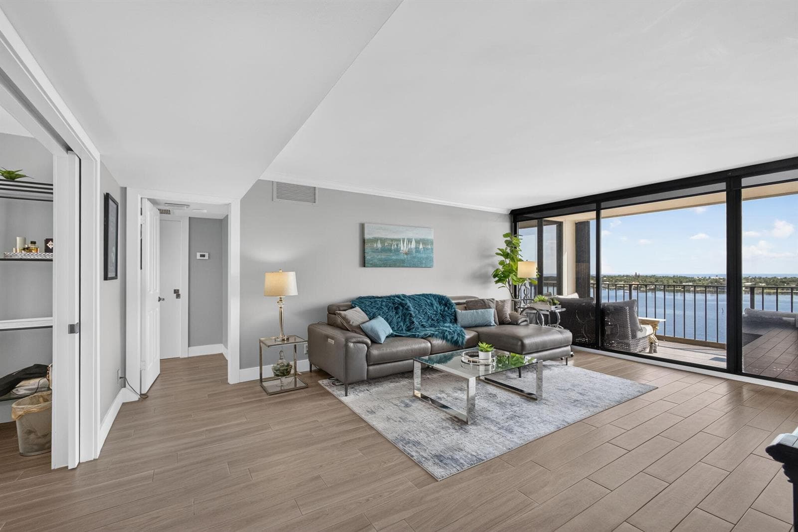 126 LAKESHORE Drive 1125 photo 16