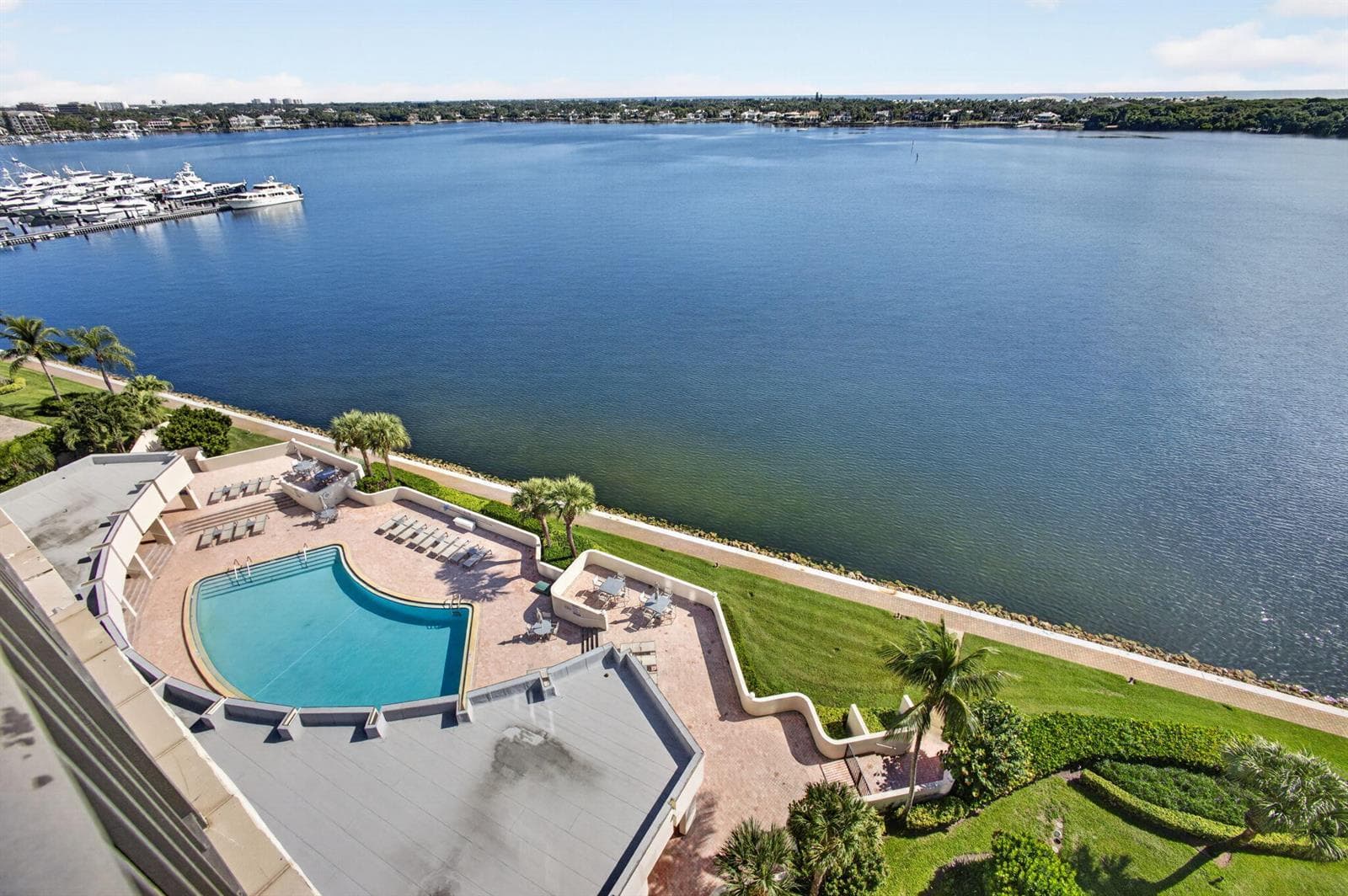126 LAKESHORE Drive 1125 photo 9
