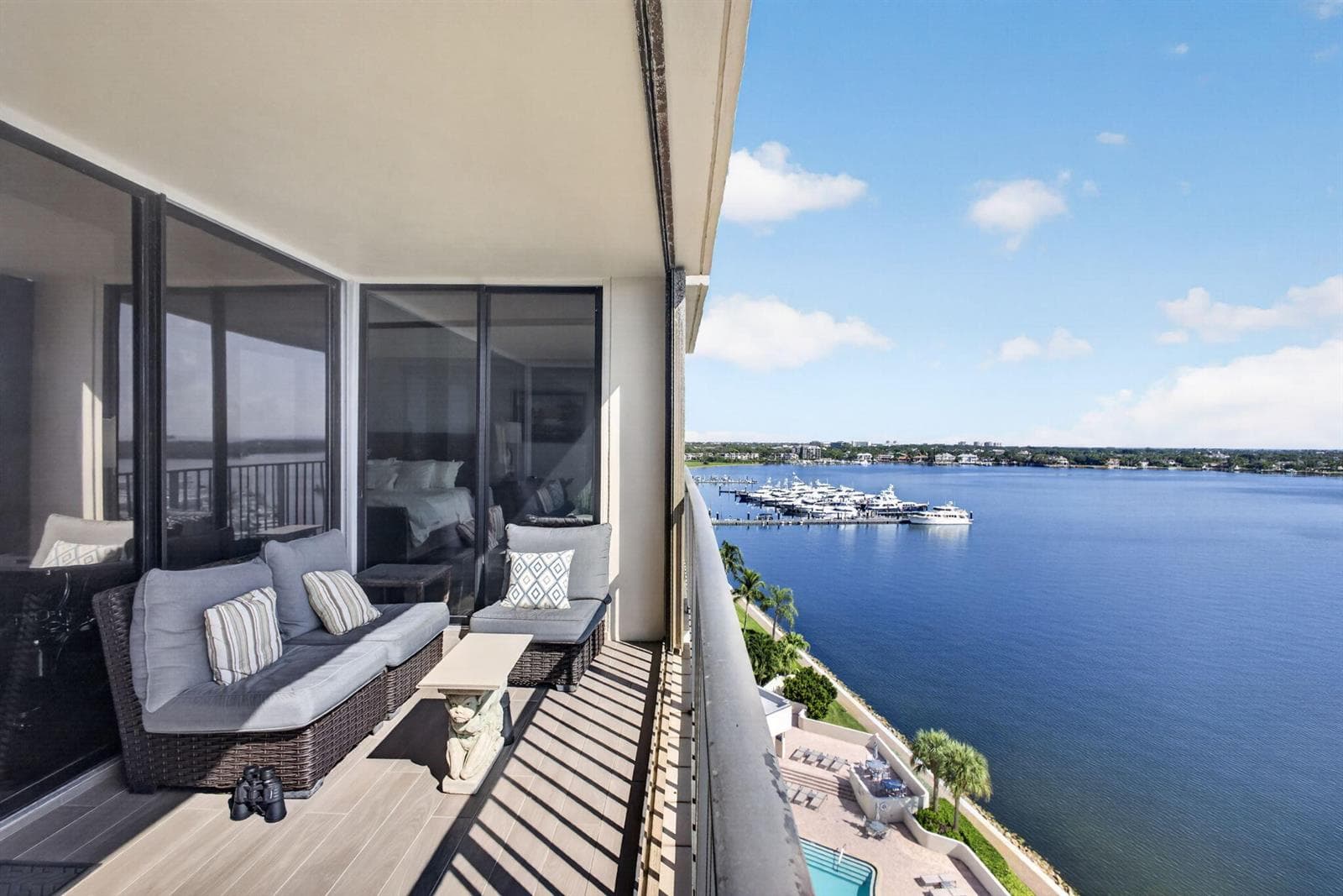 126 LAKESHORE Drive 1125 photo 4