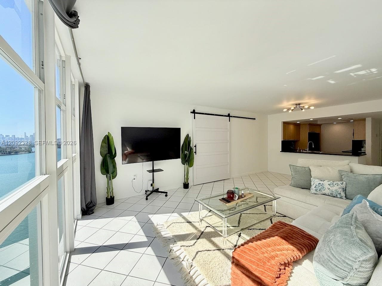 1228 West Ave 1415 photo 3