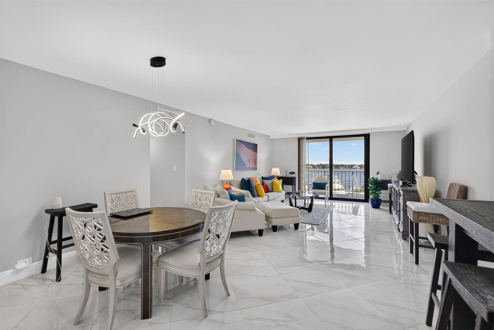 1208 MARINE Way 402 photo 2