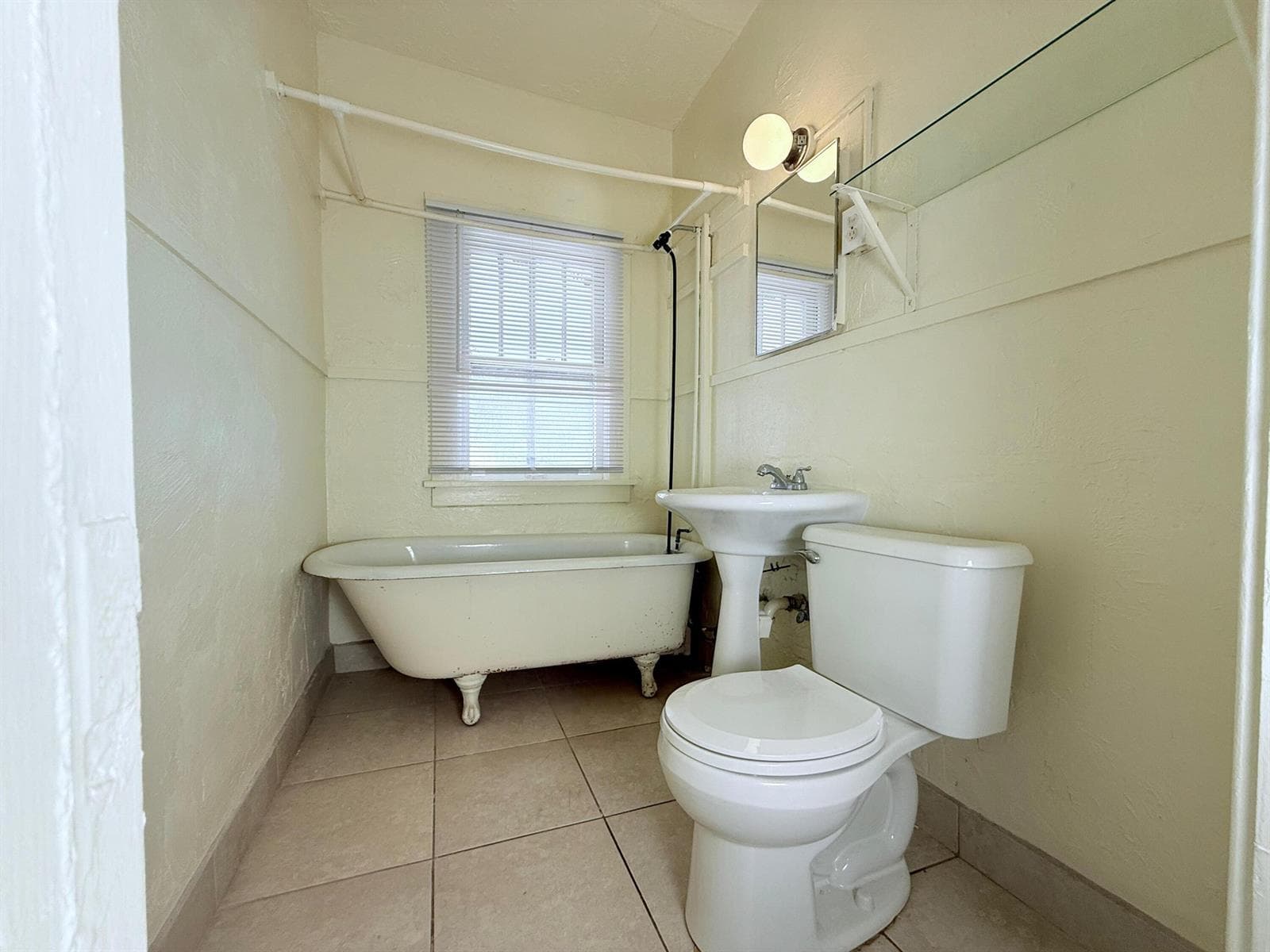 2010 Broward Avenue 12 photo 12