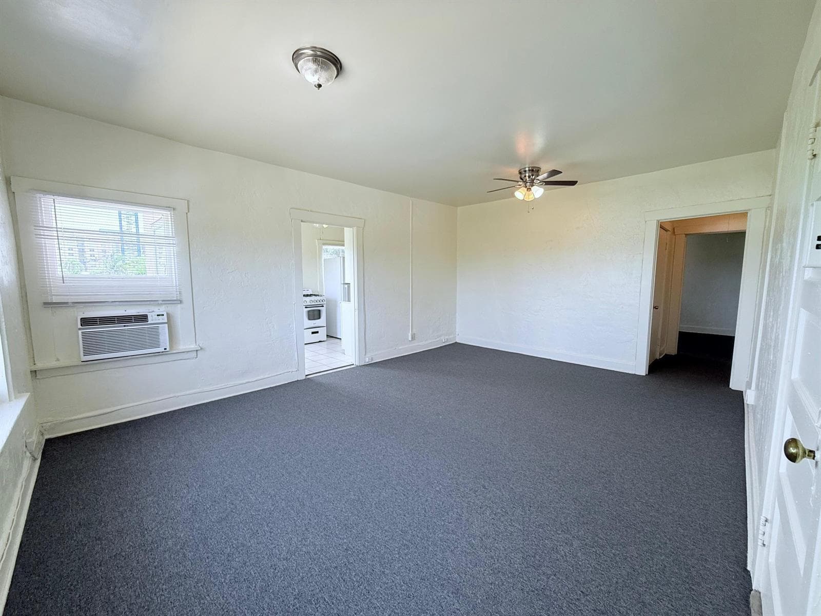 2010 Broward Avenue 12 photo 7