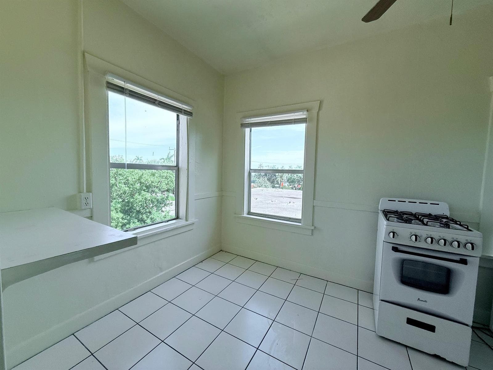 2010 Broward Avenue 12 photo 9