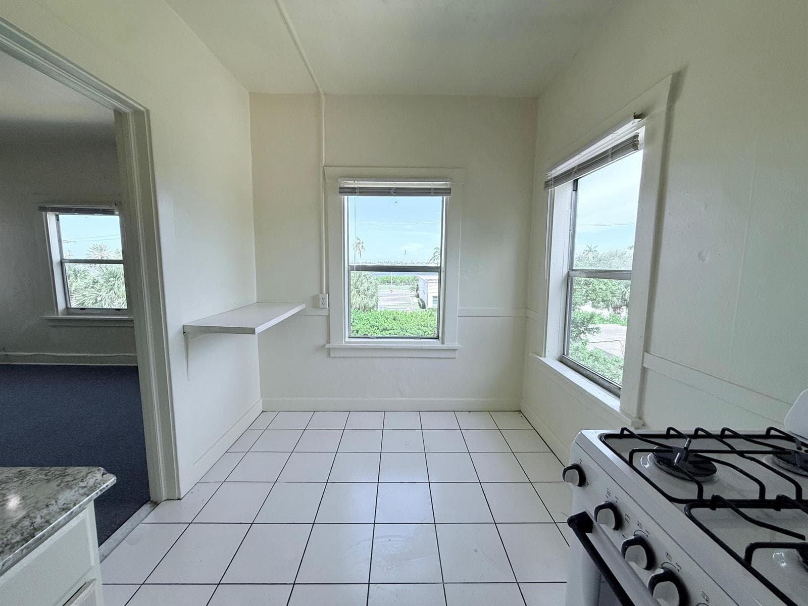 2010 Broward Avenue 12 photo 10