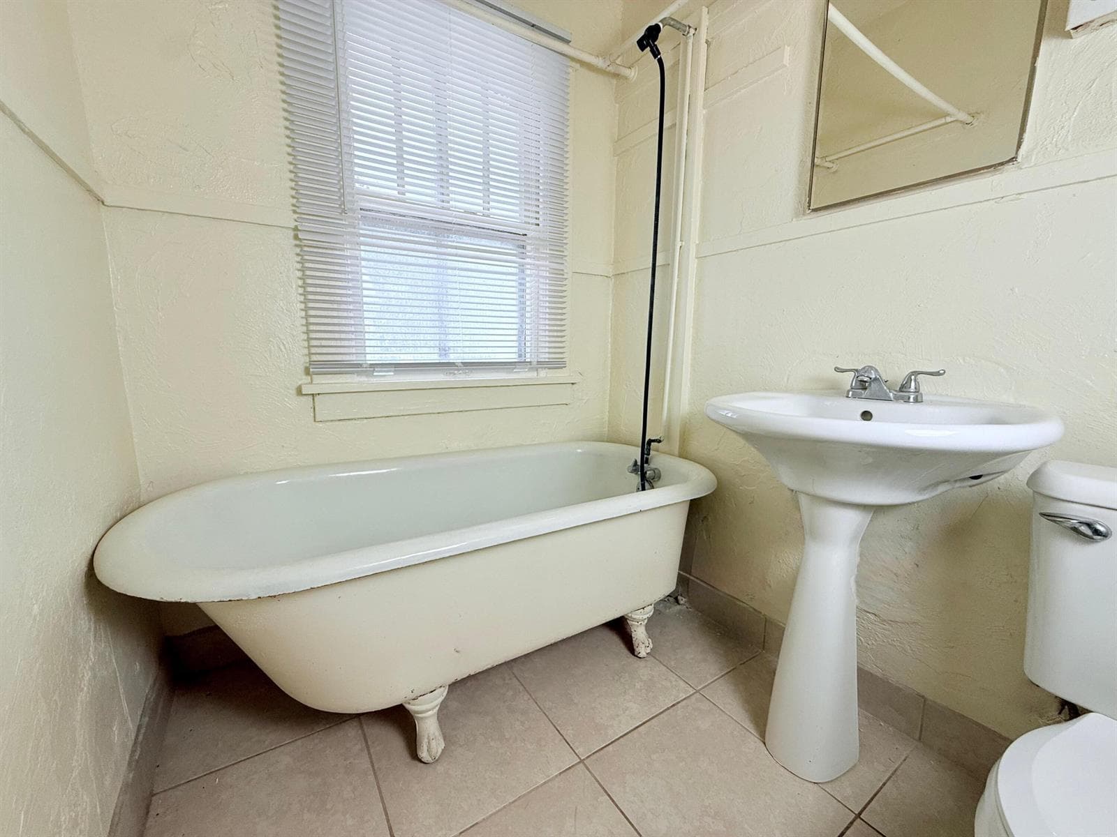 2010 Broward Avenue 12 photo 4