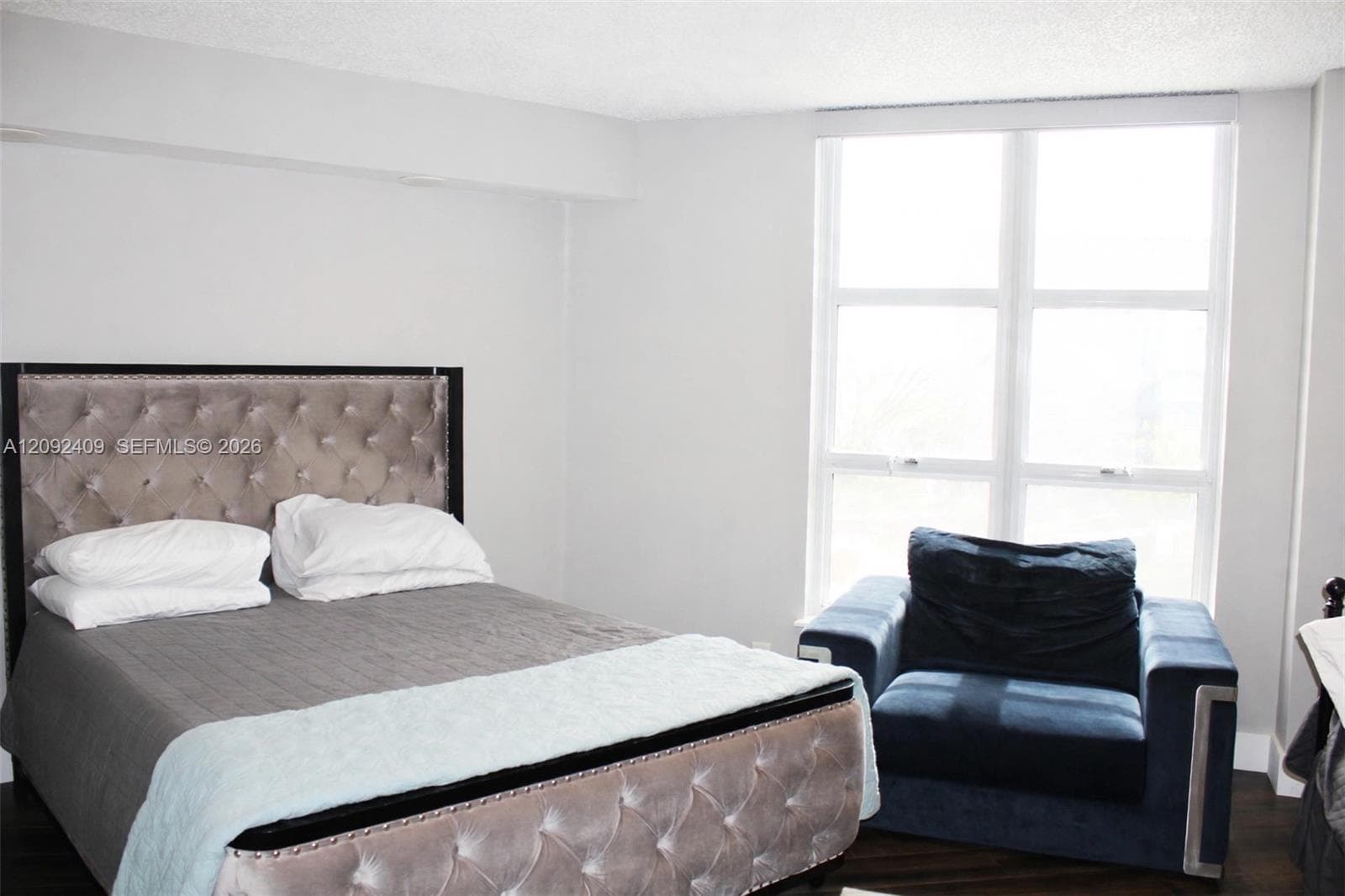3500 Mystic Pointe Dr 1907 photo 19