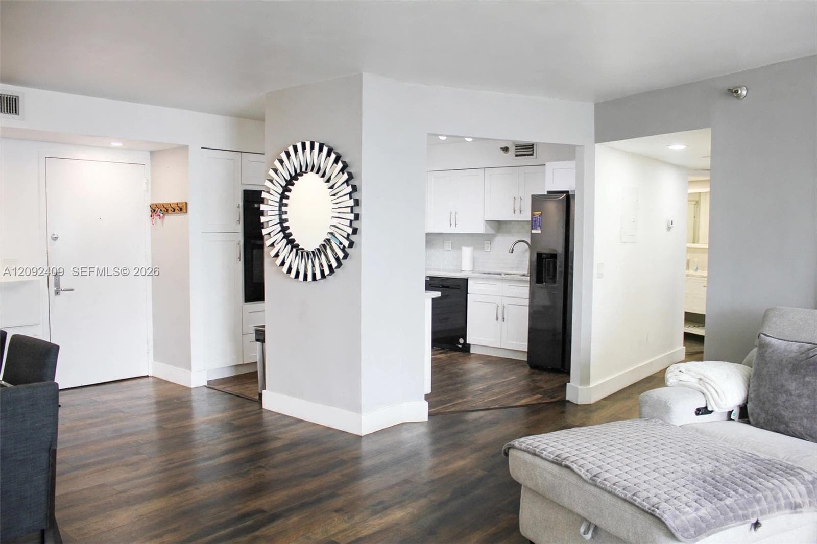 3500 Mystic Pointe Dr 1907 photo 8