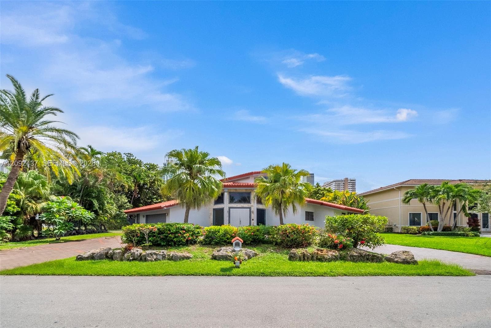 507 Palm Dr photo 6