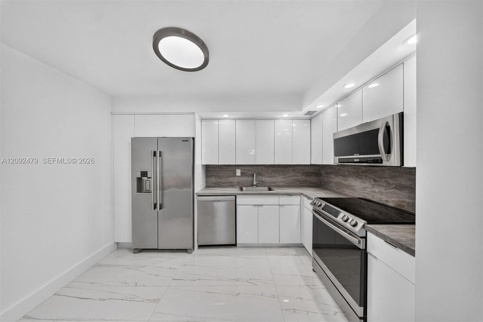 100 Bayview Dr 1908 photo 7