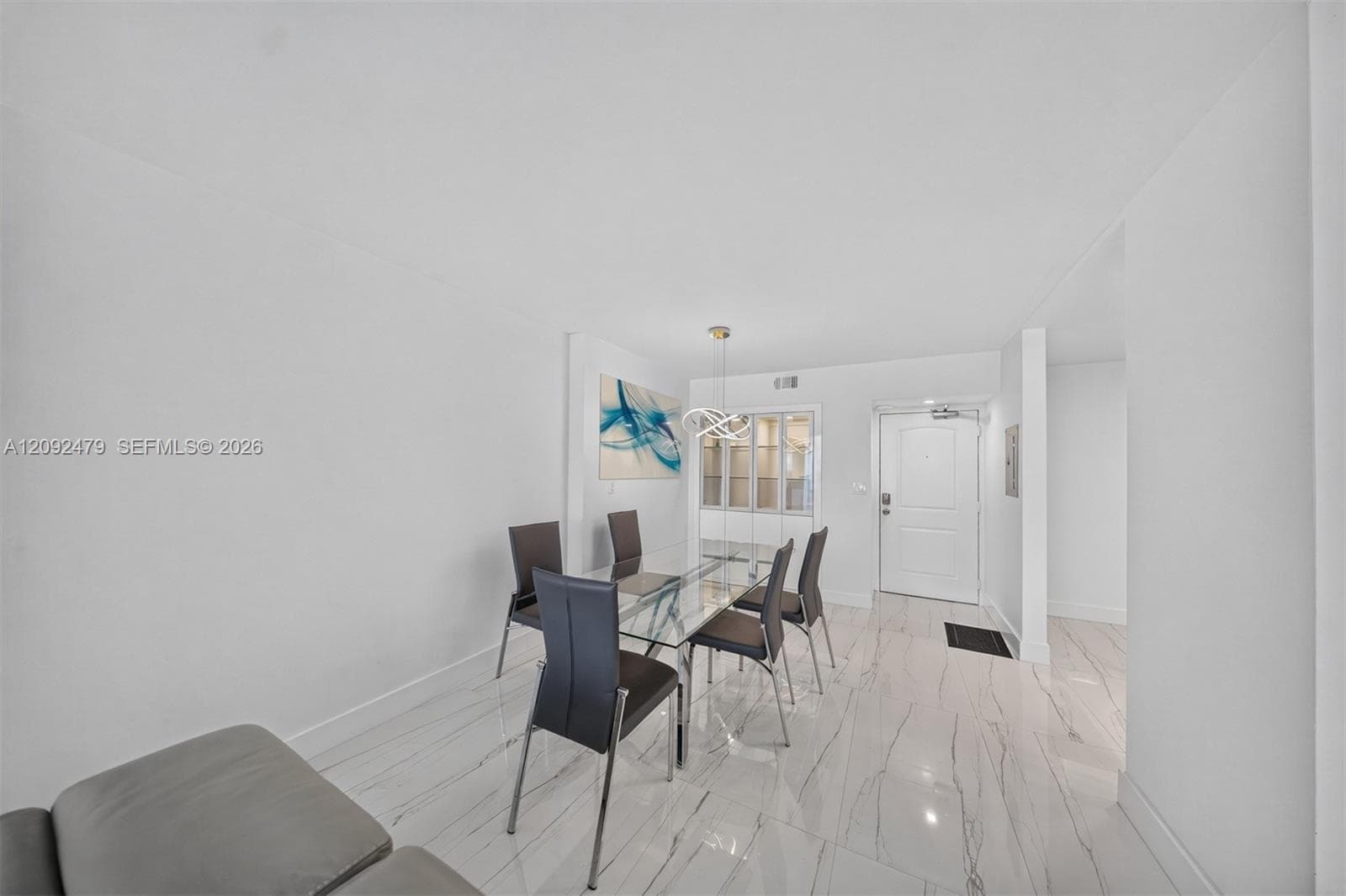 100 Bayview Dr 1908 photo 9