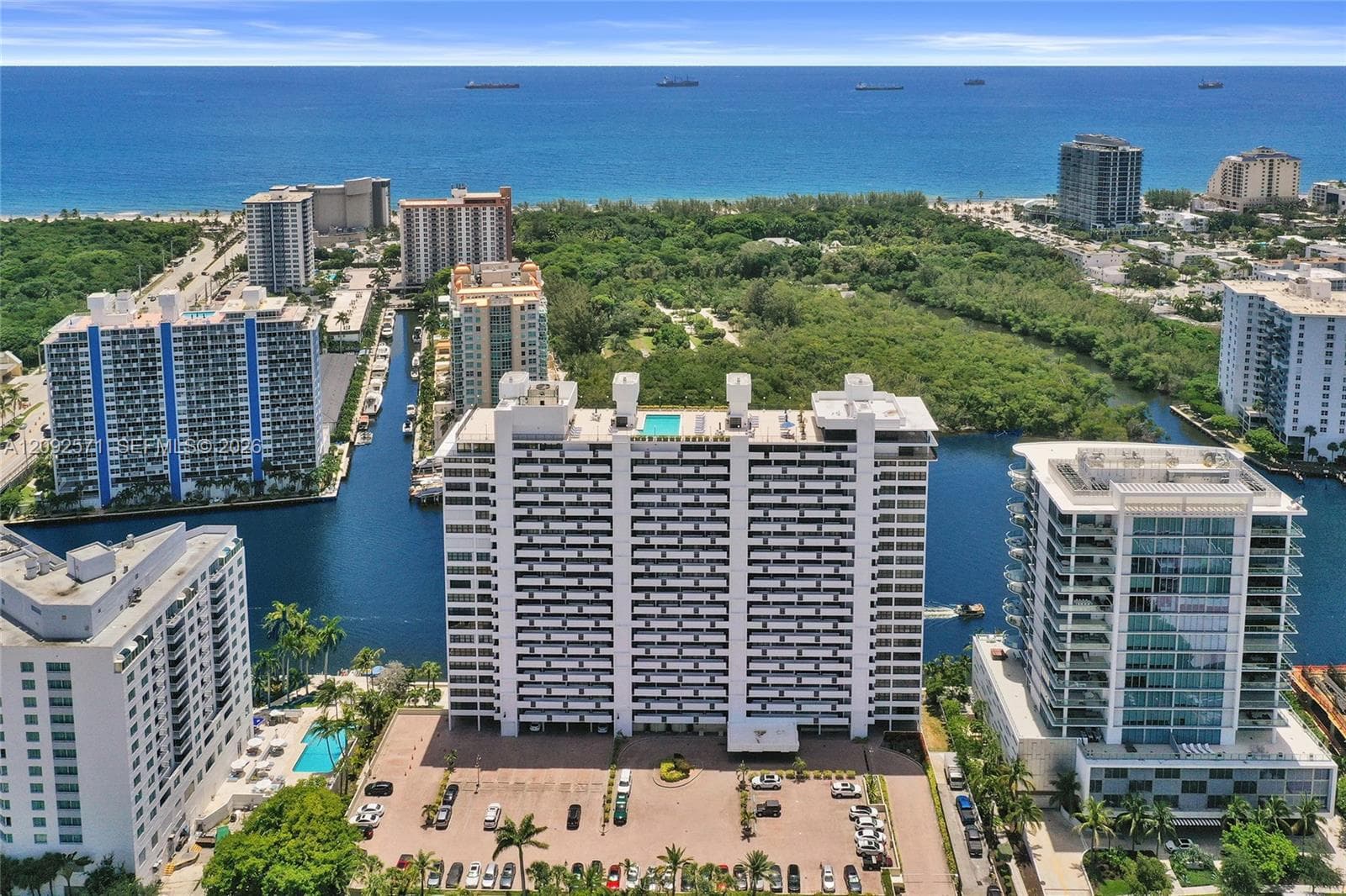 936 Intracoastal Dr 4F photo 1