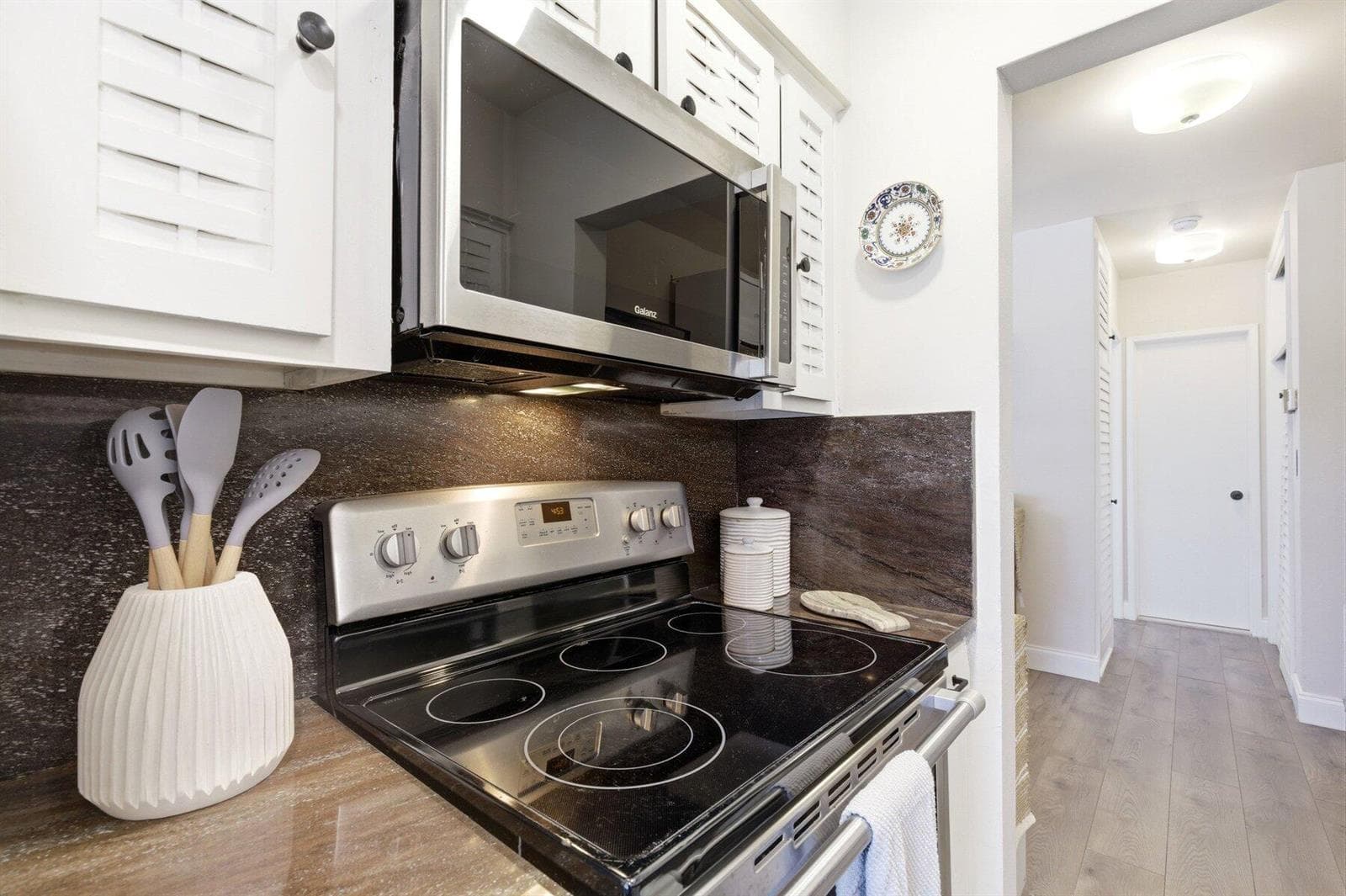3232 CANAL Drive 14 photo 8