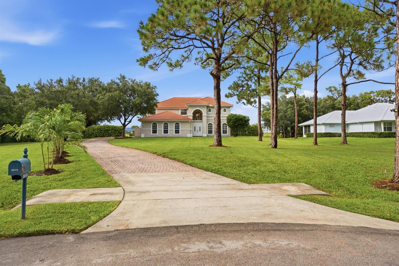5513 SW Windward Way photo 3