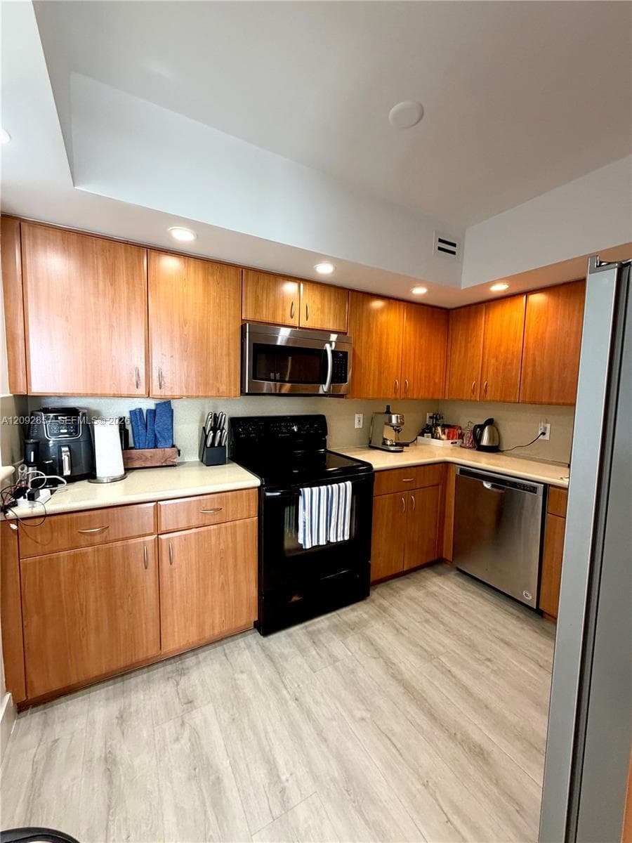 5600 Collins Ave 6J photo 17