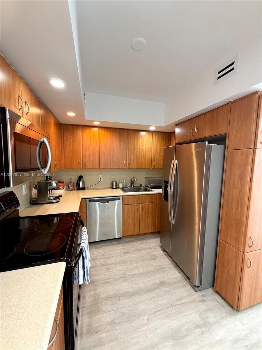 5600 Collins Ave 6J photo 18