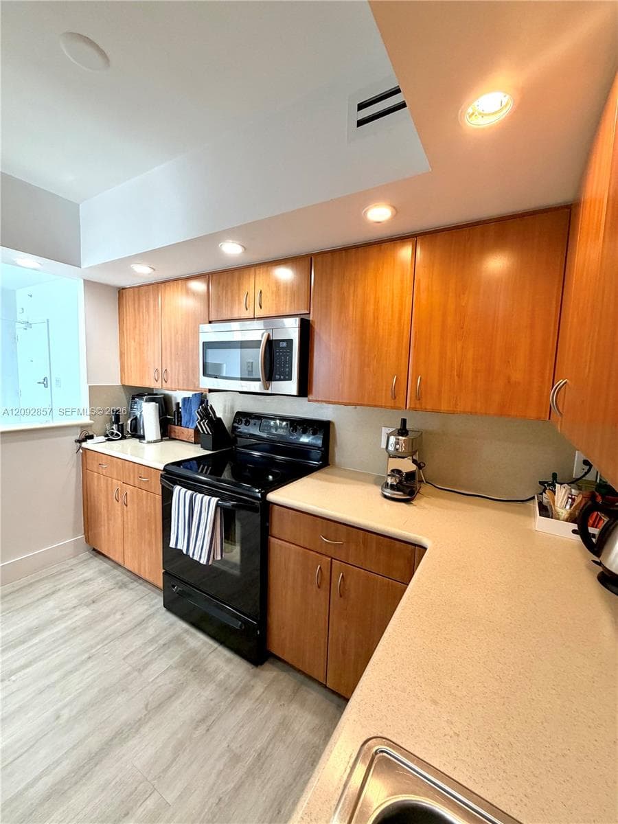 5600 Collins Ave 6J photo 19