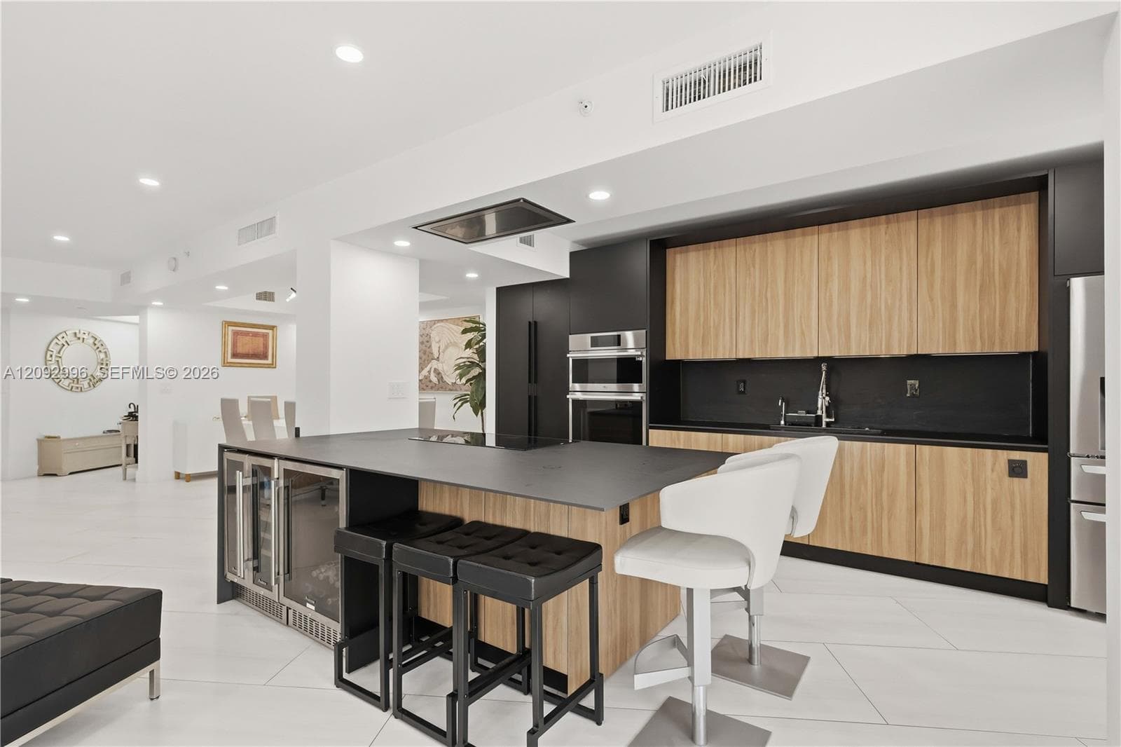20281 E Country Club Dr 307 photo 4