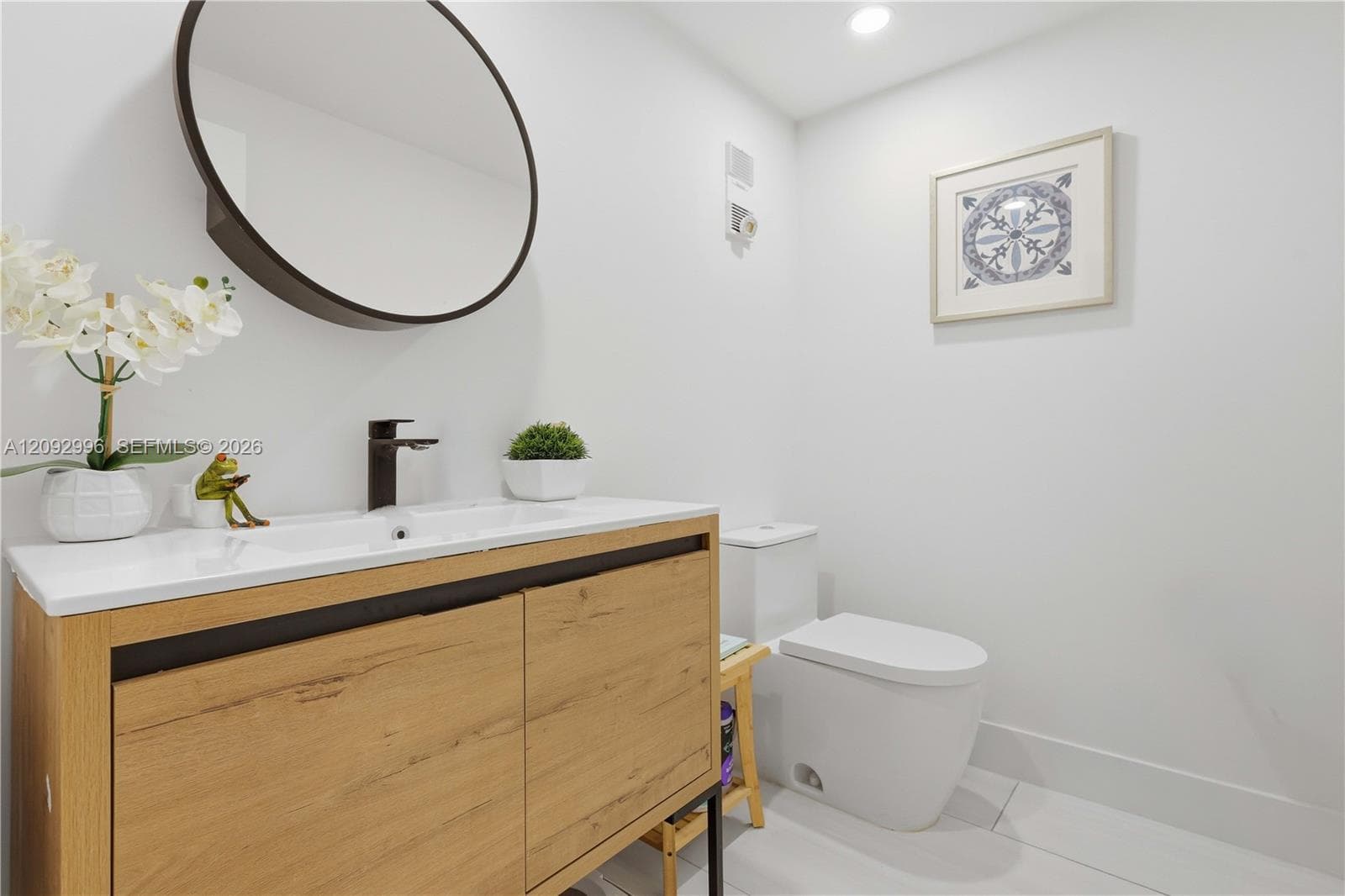 20281 E Country Club Dr 307 photo 8