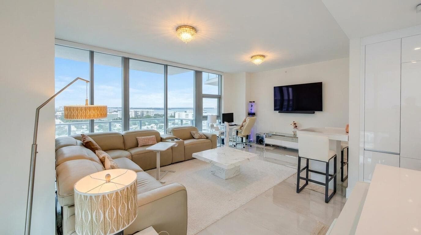 220 LAKE SHORE Drive 1123 photo 1