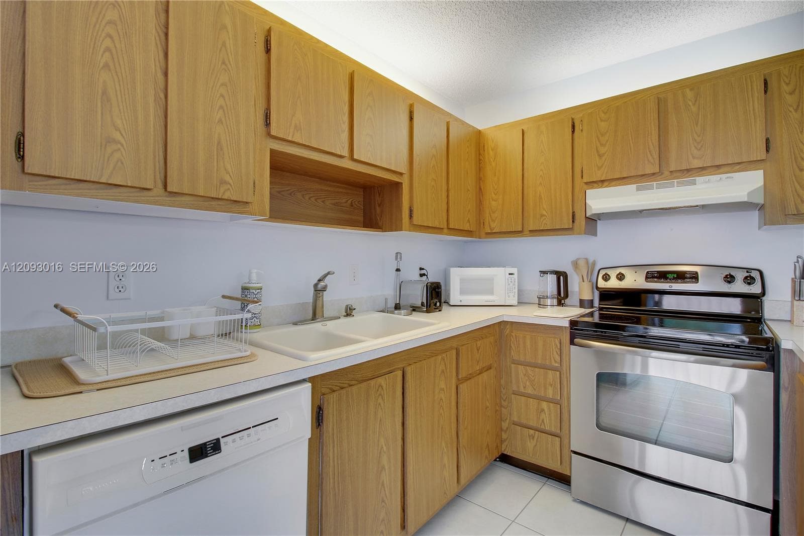 825 Center St 14B photo 12