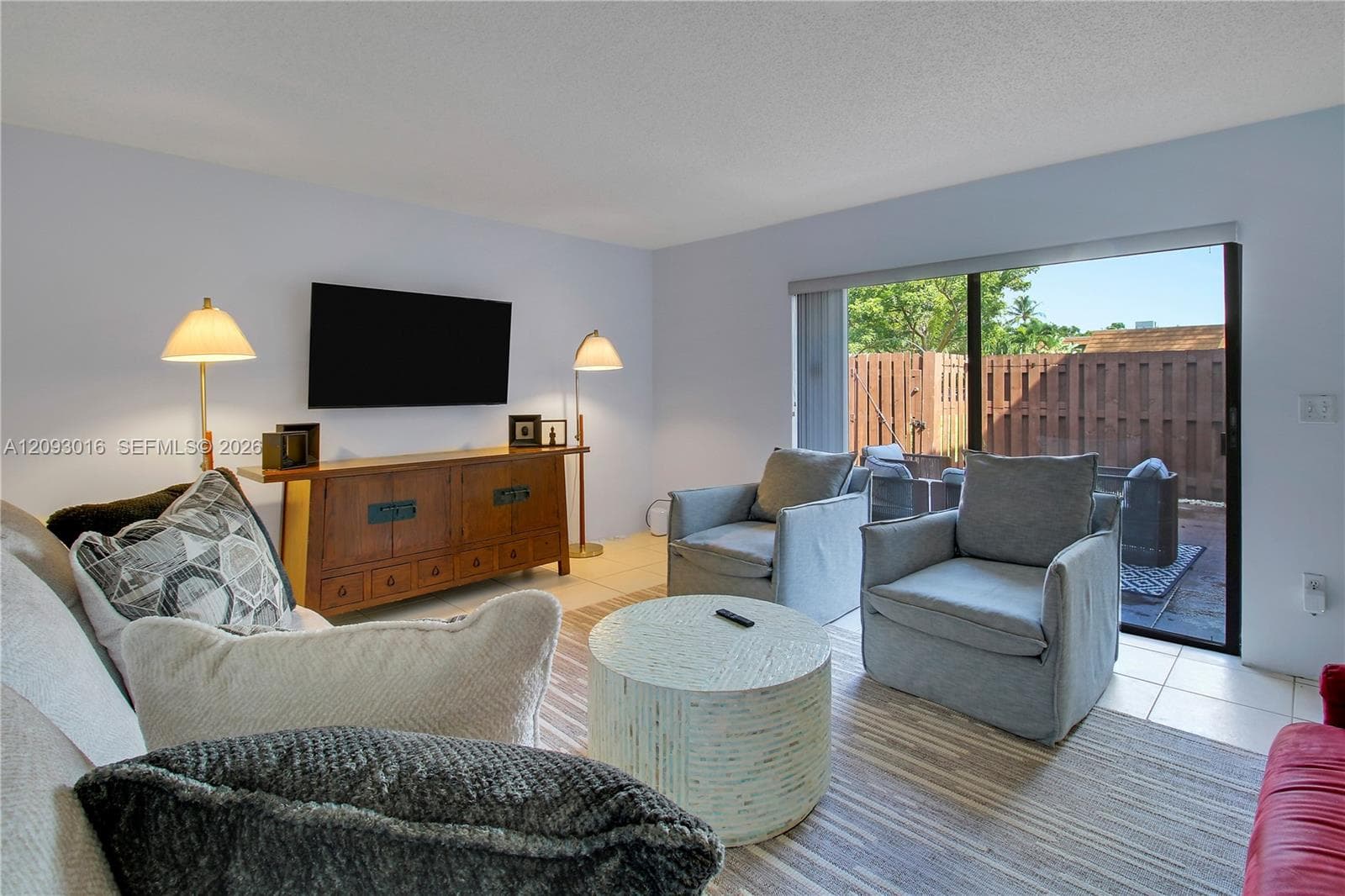 825 Center St 14B photo 5