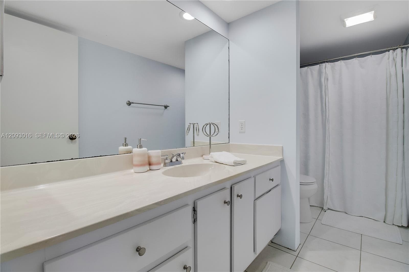 825 Center St 14B photo 25