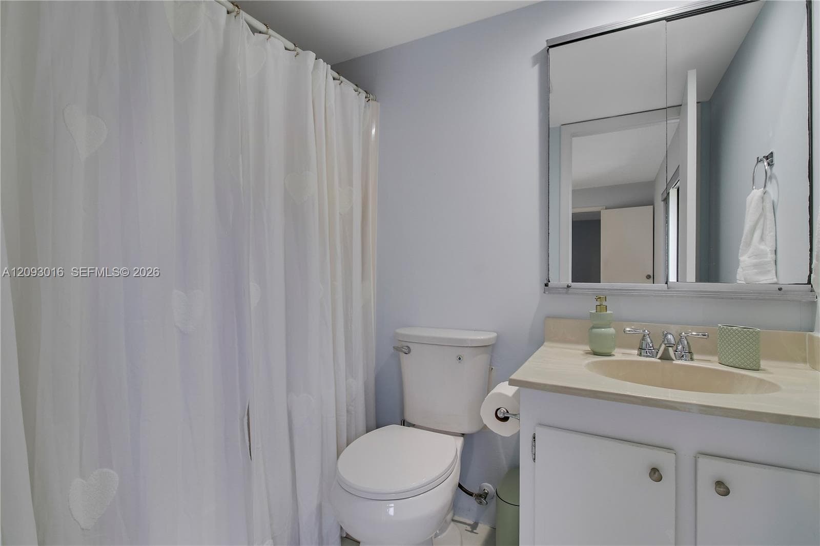 825 Center St 14B photo 21