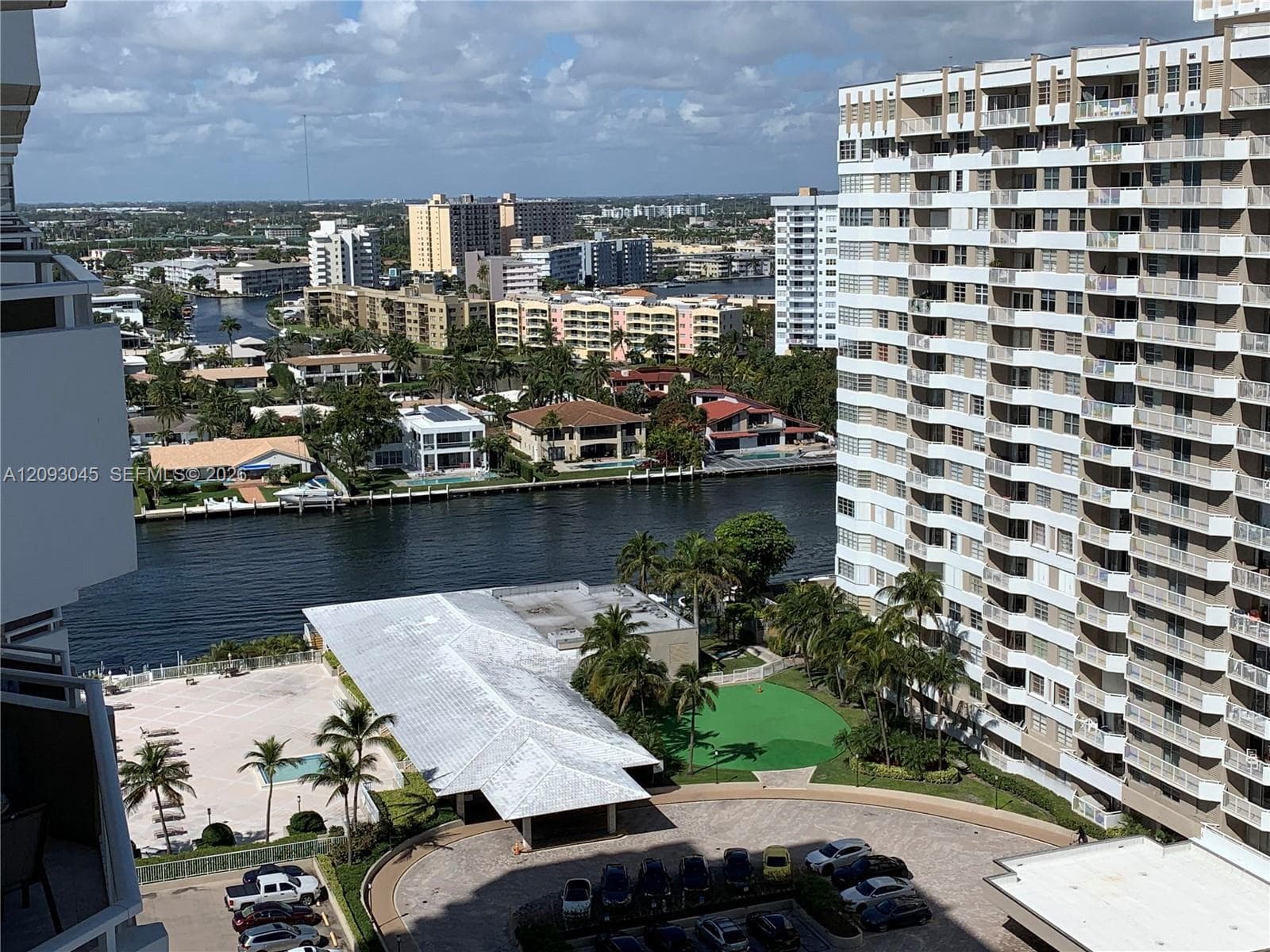 1985 S Ocean Dr 17M photo 2