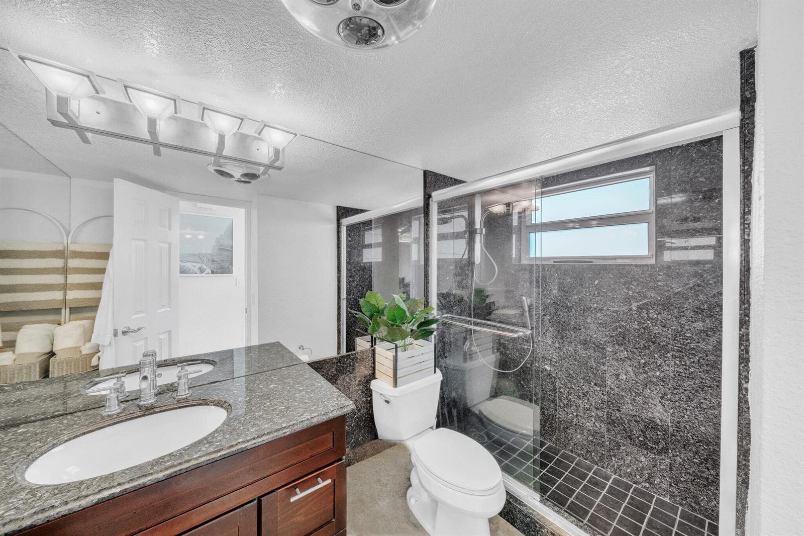 1536 SE 15TH Court 404 photo 23