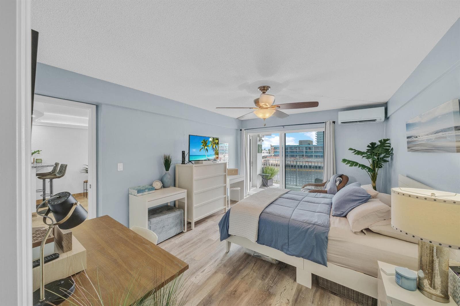 1536 SE 15TH Court 404 photo 11
