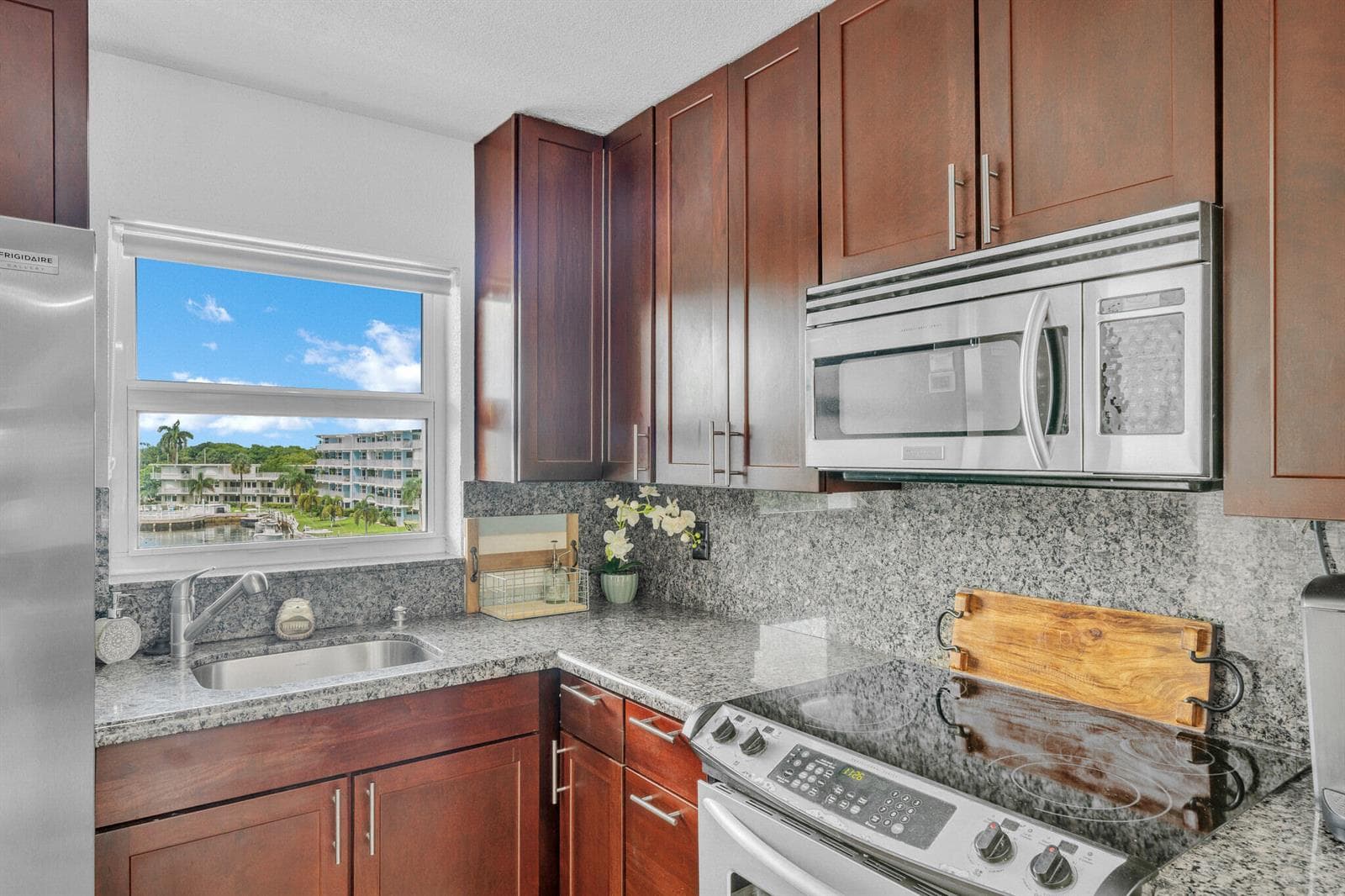1536 SE 15TH Court 404 photo 19