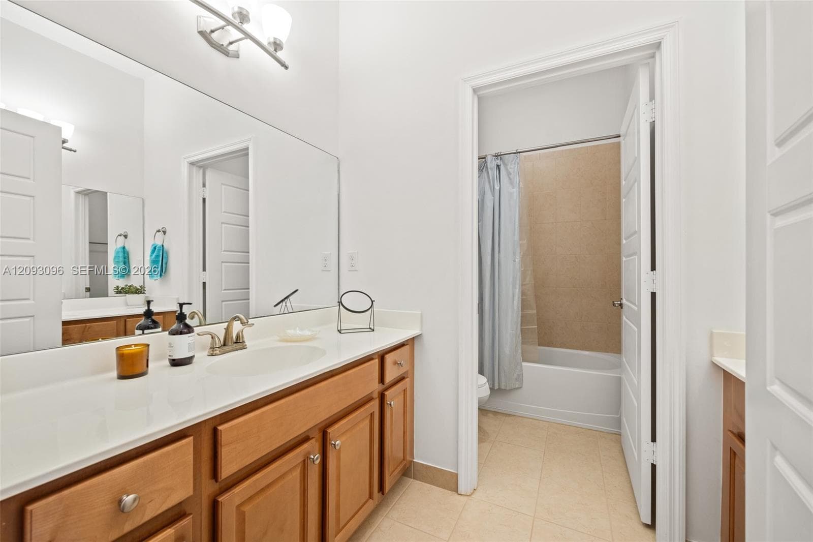 697 NE 193rd Ter photo 22