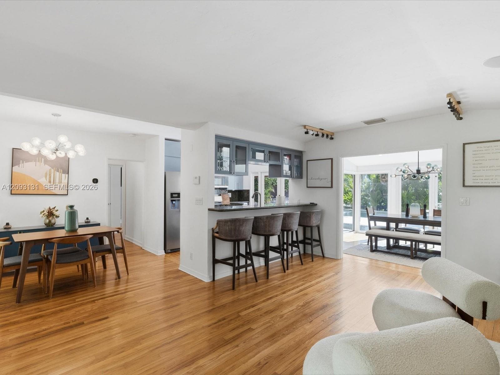 440 Victoria Ter photo 6