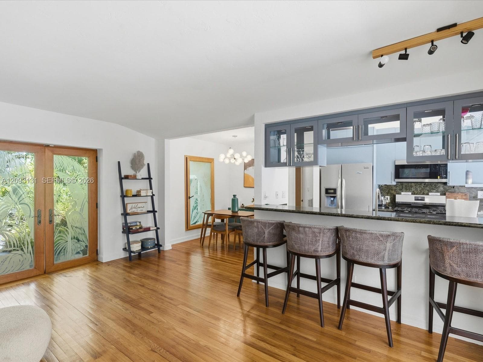 440 Victoria Ter photo 7