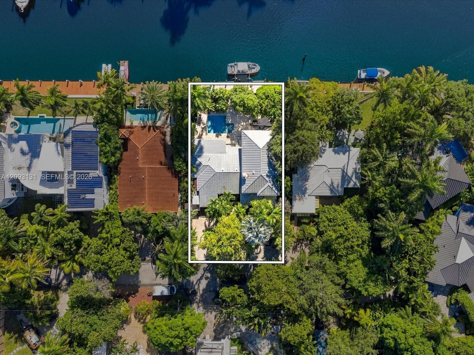 440 Victoria Ter photo 1