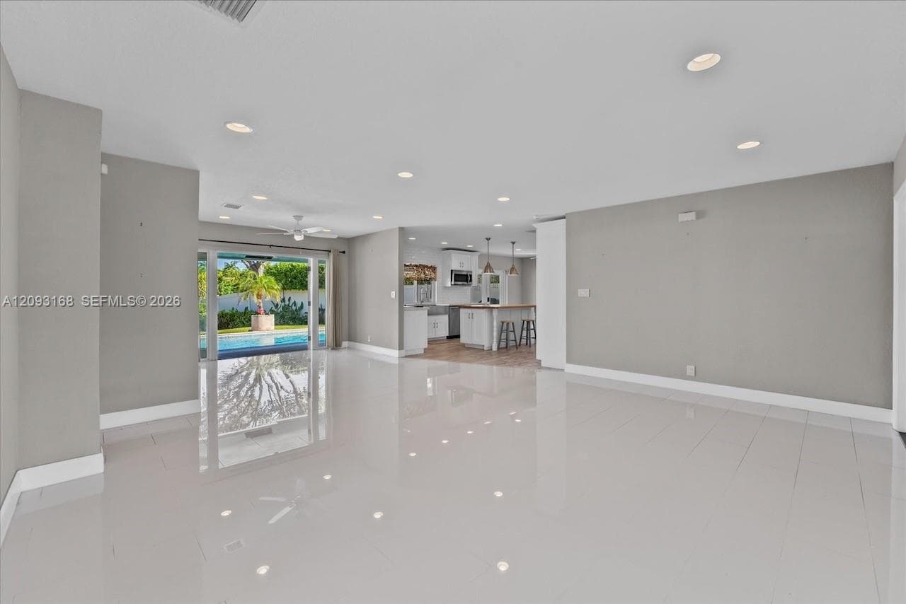 1485 NE 57th St photo 3