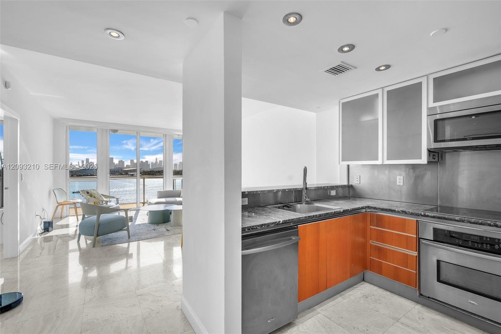 520 West Ave 803 photo 12