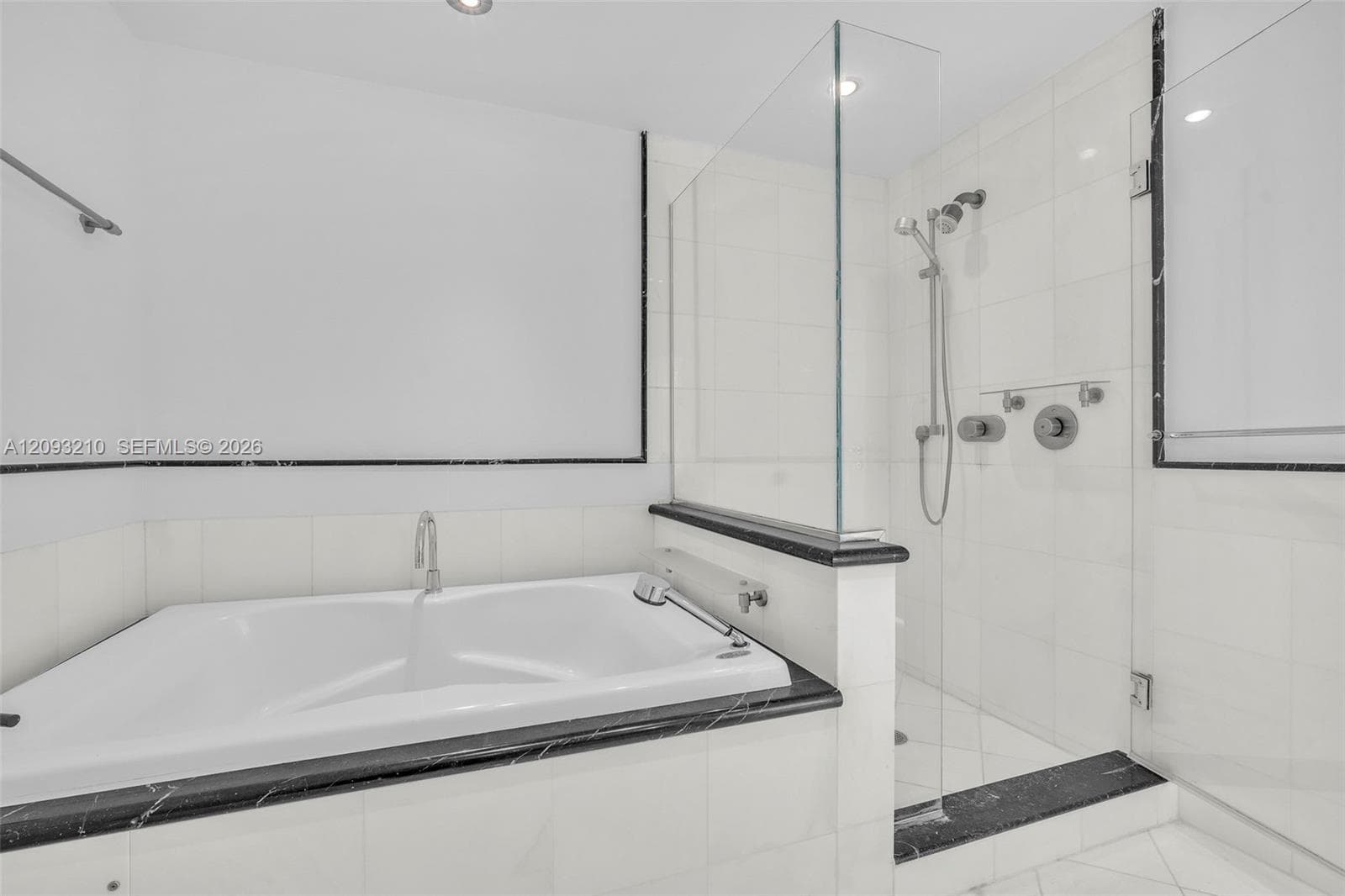 520 West Ave 803 photo 18