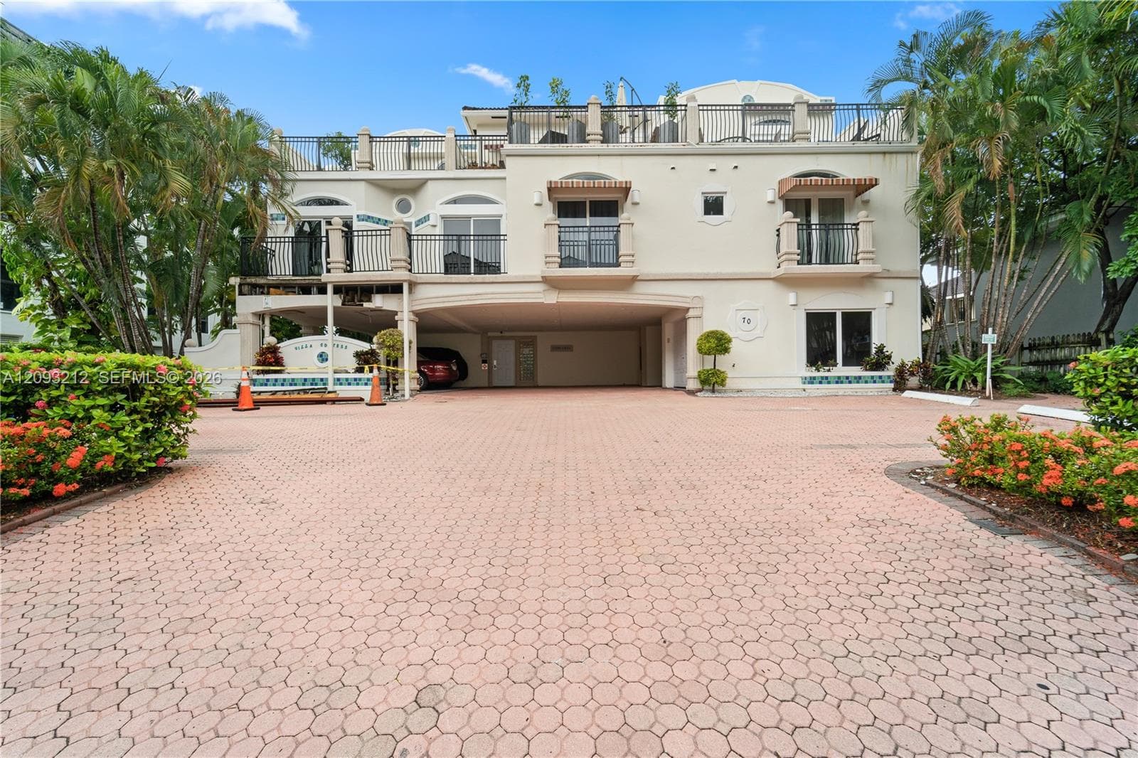 70 Isle Of Venice Dr 102 photo 1