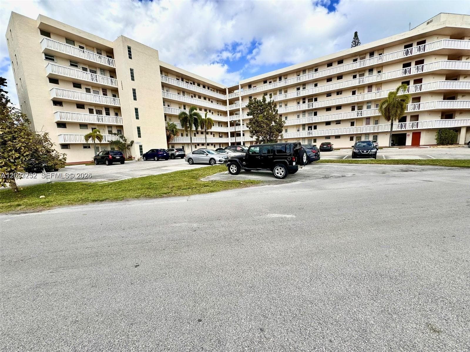 2905 Point East Dr L102 photo 4