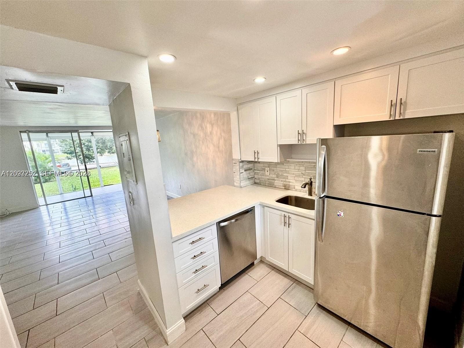 2905 Point East Dr L102 photo 8